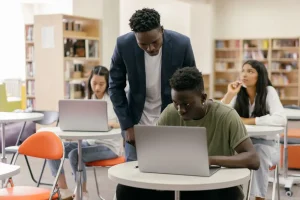 KI-Kompetenz: Neuer Standard in Schule und Beruf
