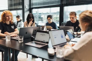 KI in Arbeit und Weiterbildung: Was sich jetzt verändert