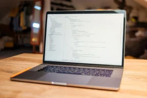 Lokale Coding-Agenten: Was Flint und DeepInfer bringen